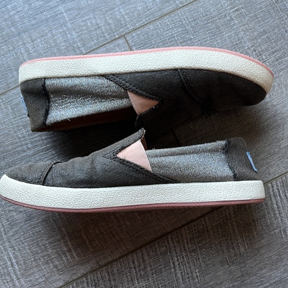 Toms Slip Ons - Picture 3 of 10
